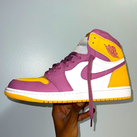 Size 10.5 Mens Air Jordan 1 Retro High OG 'Brotherhood/Multicolored Nike shoe - Picture 2 of 4